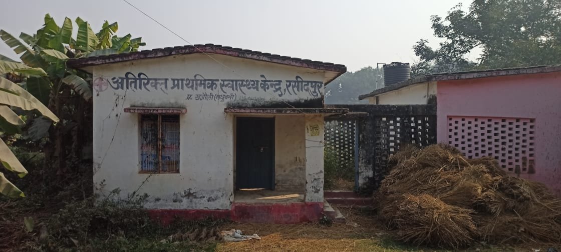 manjit2007's tweet photo. मेरे भाई ने पड़ोस के गांव रशीदपुर के अतिरिक्त प्राथमिक स्वास्थ्य केंद्र की तस्वीर भेजी है. दशा देखिए.
#pollkhol https://t.co/OJhT0lwt4q