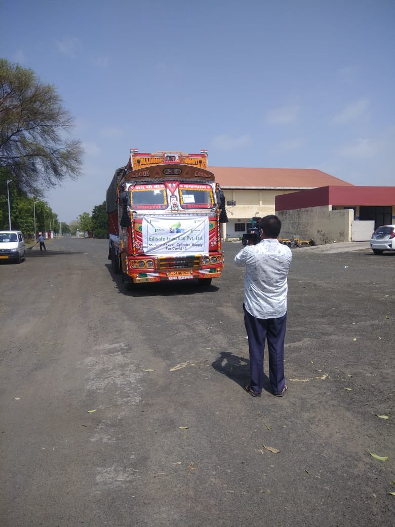 InterIndiaGroup's tweet photo. #EdiSafe Logistics Pvt. Ltd. is proud to serve the nation by transporting 1200 Medical grade oxygen cylinders from Ahmedabad Airport to Jorhat Airport for Govt. of Nagaland,whole operation was carried out by Indian Air Force.
#JaiHind #InterIndiaGroup https://t.co/s7omko3g1P