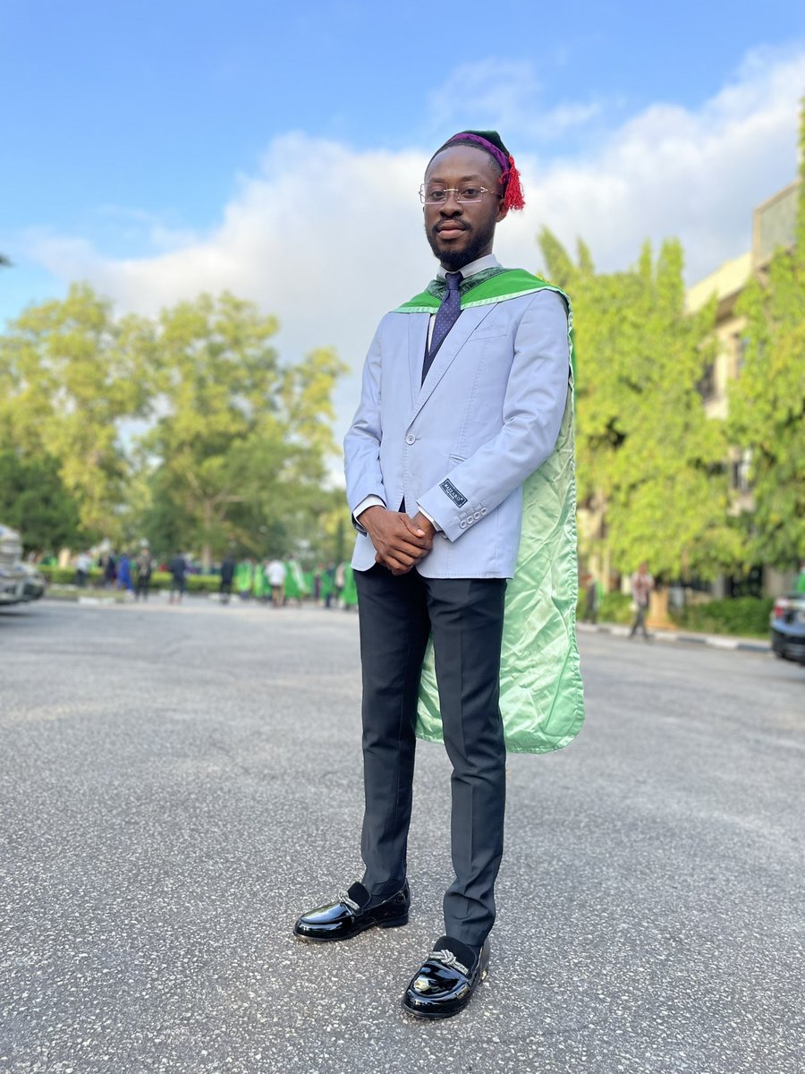 stanley_xr's tweet photo. - Best graduating student. 
- Best in Chemical Engineering. 
- 4 scholarship offers from top 10 universities in the world before graduation day. 
- Job offers from Shell, Chevron and Mobil

All these i didn’t get but thank God I’m done 🙏🏾. #15thcuset https://t.co/2ZWOYl3f10