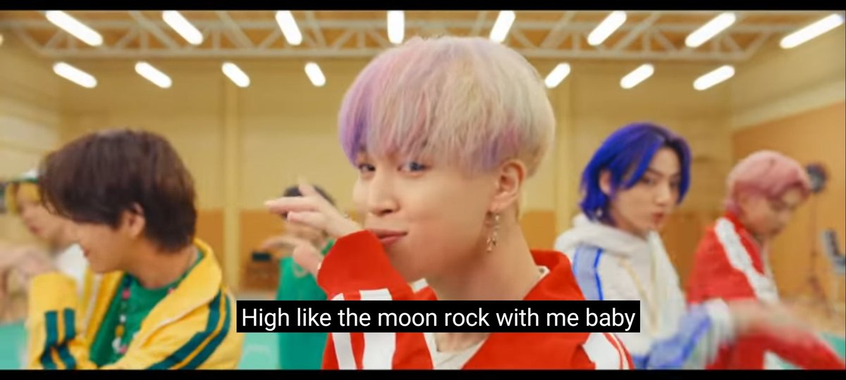 lotsaCHEEs's tweet photo. I guess #BTSARMY be like: Sana ako na lang yung kamay. 😅
#BTS #BTS_Butter https://t.co/AasesbdbJ5