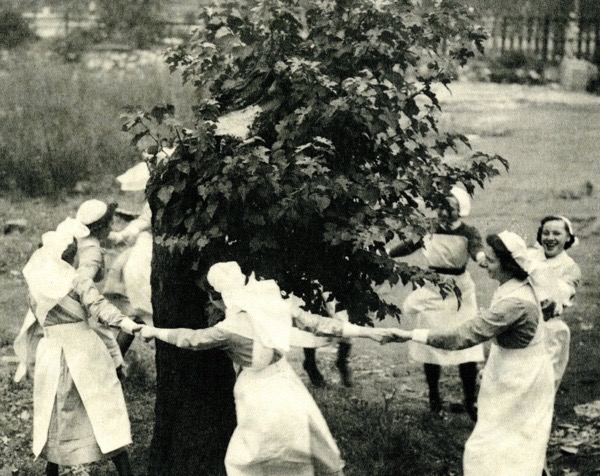 thegentleauthor's tweet photo. We fought since 2017 to SAVE THE BETHNAL GREEN MULBERRY and are overjoyed that the High Court has REFUSED PERMISSION to @towerhamletsnow &amp; @crestnicholson to dig it up

WE THANK ALL who funded our case, the 17,000 who signed our petition, and especially our patron Dame Judi Dench https://t.co/6GnBLsffAk
