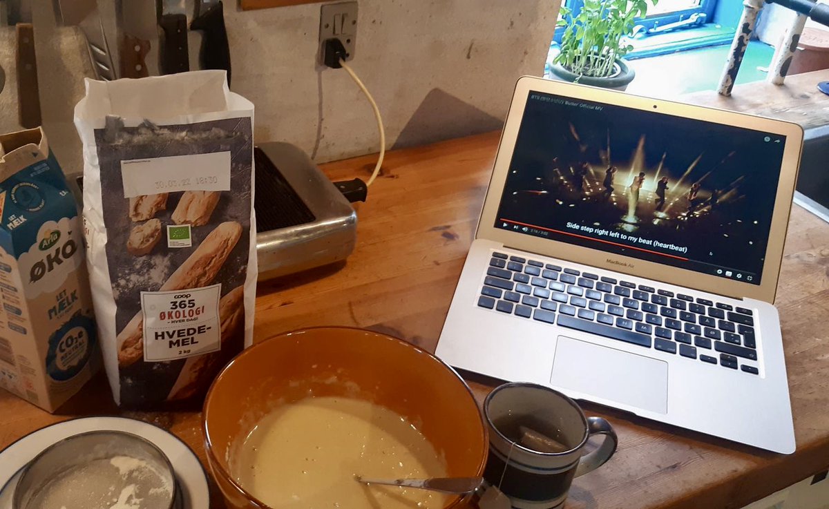 eatangerines's tweet photo. making butter pancakes with #BTS_Butter 

#BTSBackWithButter 
#BBMAsTopSocial @BTS_twt https://t.co/6vUPqlSNUl