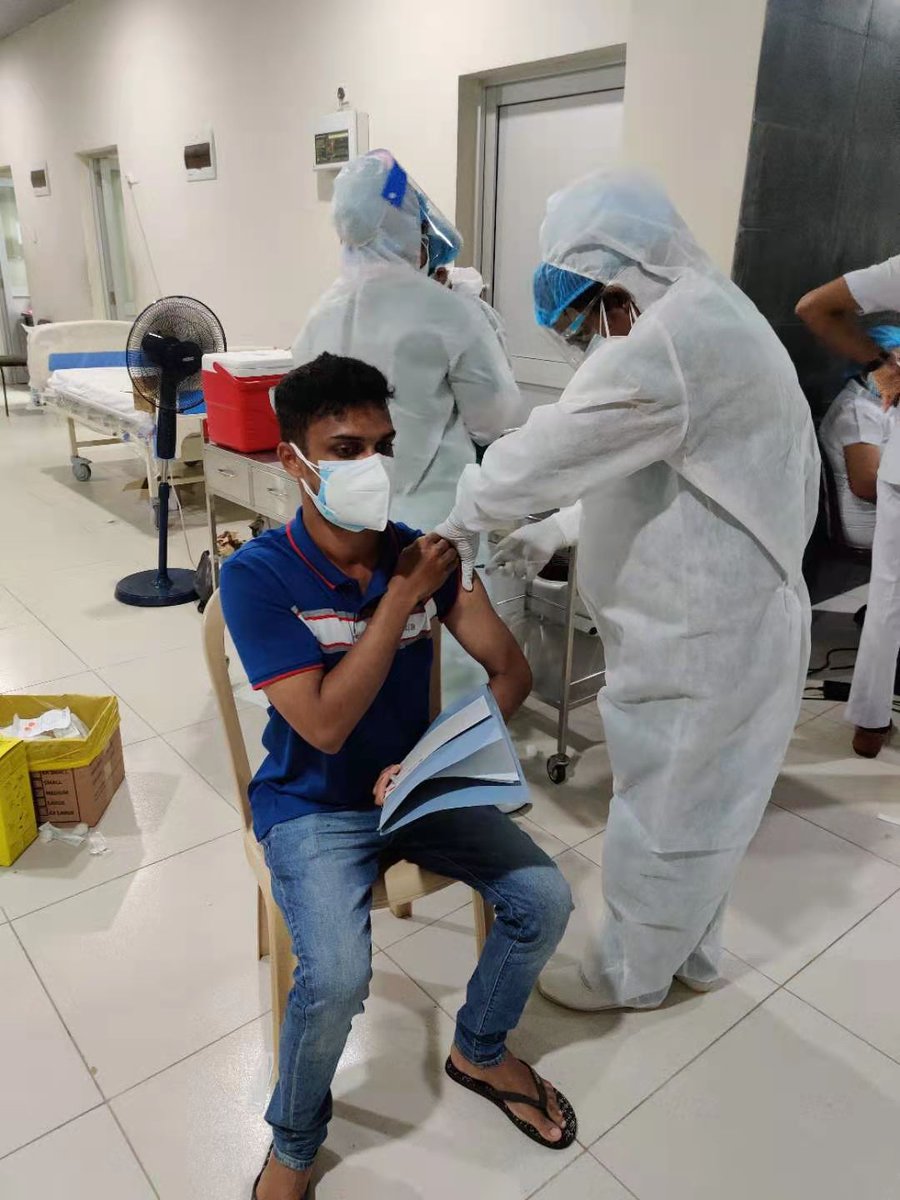 SLstudentschina's tweet photo. Sri Lankan students started vaccinating 🤠
Let's fight the epidemic together💪
@ChinaEmbSL @SLembassycn
@MoH_SriLanka
Thank you all for your help 🙏❤️
斯里兰卡留学生开始了打疫苗🤠
我们一起打疫苗，一起打疫苗苗苗苗
谢谢所有的人帮助🙏❤️
#takeUsBackToChina https://t.co/cVYl8RHDJU