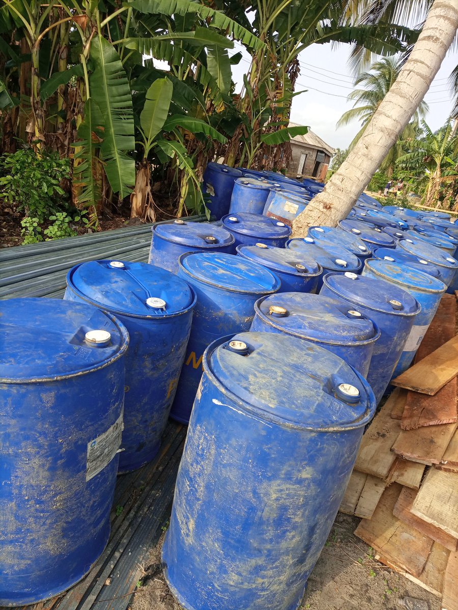 This is the 4 time I dey post contracts here for this app.. but this one is very important to me.  Pls Twitter NG help my business 

I need 400 of these blue drums by Monday.. 

Serious vendors only 

Also help mi retweet 🙏🏾🙏🏾