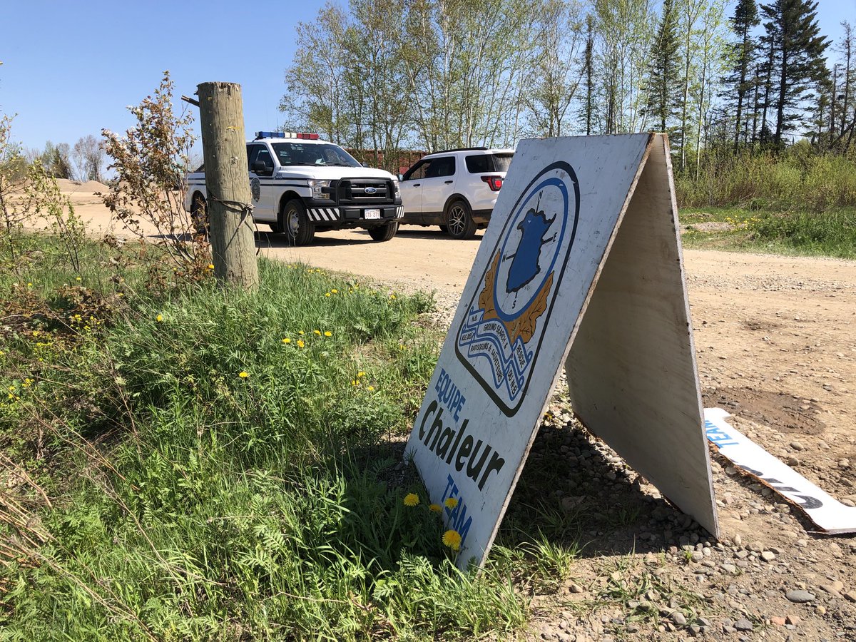 FVigneault_RC's tweet photo. Les recherches se poursuivent pour une troisième journée dans une carrière de Bathurst dans l’espoir de retrouver Madison Roy-Boudreau (âgée de 14 ans) qui manque à l’appel depuis le 11 mai. Une trentaine de personnes participent aux fouilles. #icinb https://t.co/UhUQ3L9vGI