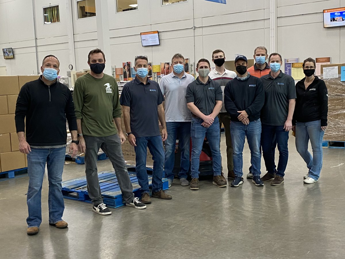 ECIbuild's tweet photo. Great communities are supported together. This week, our team volunteered at two @ILfoodbank events and a @FoodDepository event and packed 22,007 pounds of food providing 18,340 meals for hungry neighbors.
@FeedingAmerica
#ECIBuild #GivingBack https://t.co/0HArjGNhyZ