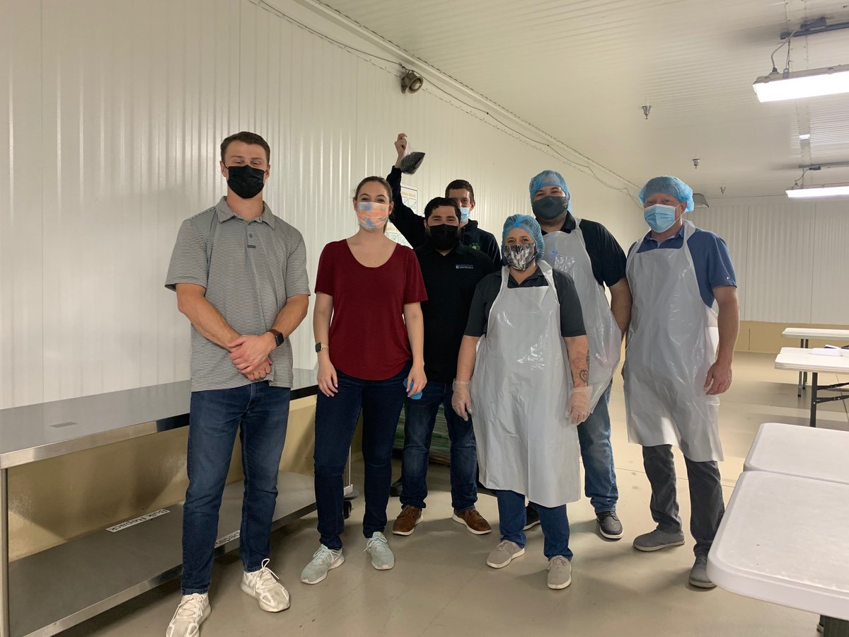 ECIbuild's tweet photo. Great communities are supported together. This week, our team volunteered at two @ILfoodbank events and a @FoodDepository event and packed 22,007 pounds of food providing 18,340 meals for hungry neighbors.
@FeedingAmerica
#ECIBuild #GivingBack https://t.co/0HArjGNhyZ