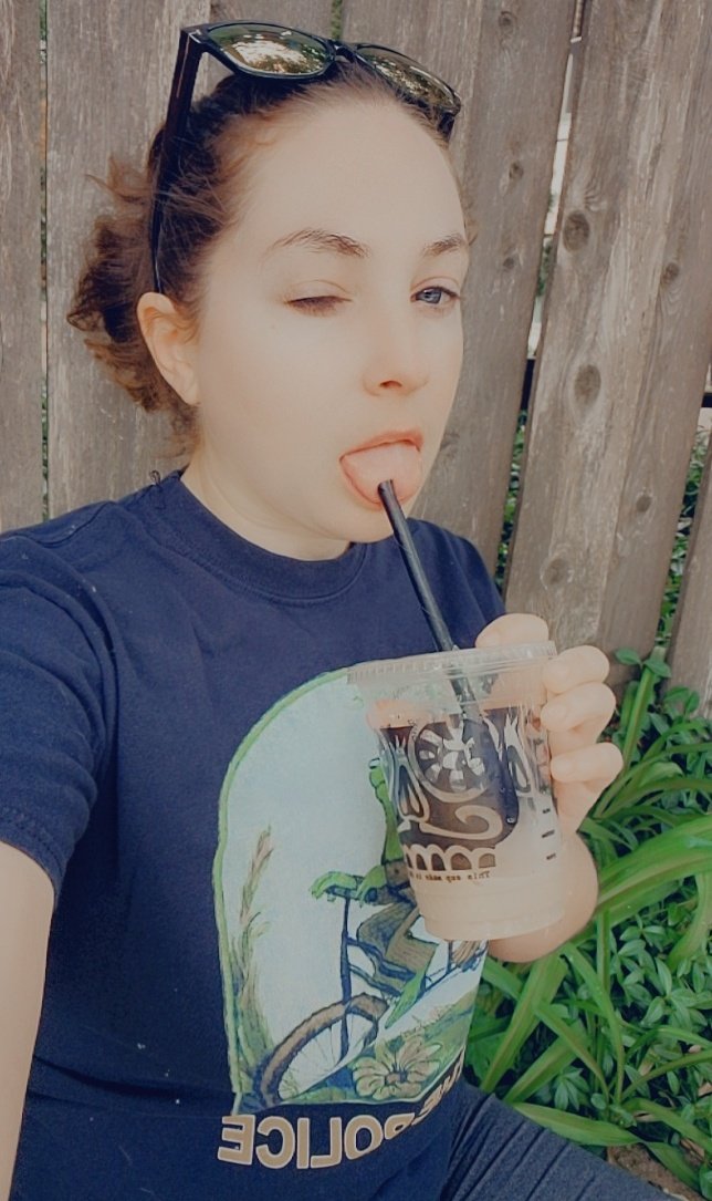 ChicagoWaddup's tweet photo. It's the iced coffee for Me #morningpoop #poopqueen #HerRoyalAnus 
https://t.co/sMQ4FzlrvU https://t.co/TlFDFj8e8L