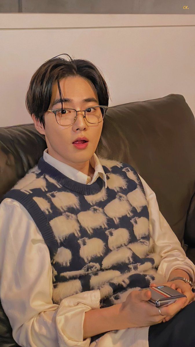 Ralia031's tweet photo. Selamat ulang tahun bapa kapas🎉🎉
#HAPPYSUHODAY 
#2021HAPPYSUHODAY
#준면아생일축하해_내년에는함께하자
#AllForJunmyeon #수호 #SUHO
#EXO @weareoneEXO https://t.co/PfwmTzw7ep https://t.co/lQ9x9CwKst
