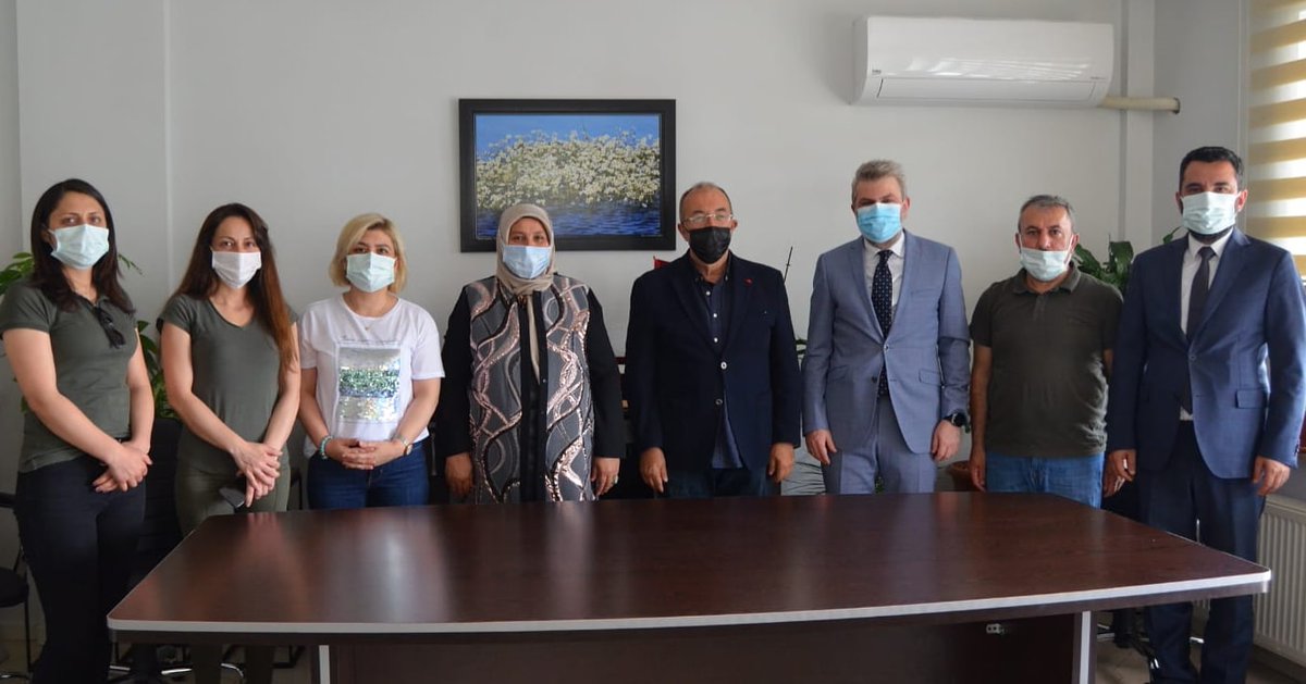 AK Parti Kahramanmaraş Milletvekili Habibe Öçal, AK Parti İl Başkanı Fırat Görgel ve AK Parti Medyadan Sorumlu İl Başkan Yardımcısı Hakan Kiraz, KGC Başkanı Sermet Çuhadar ve Yönetim Kurulu Üyelerini ziyaret etti.
Nazik ziyaretlerinde dolayı teşekkür ederiz.