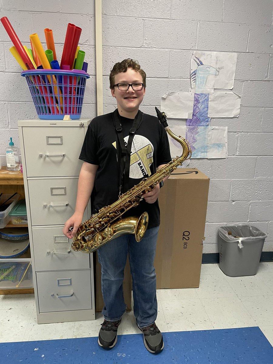 When a former student comes back to visit and not only brings his tenor sax, but PLAYS it for you! 😭🥰 <a href="/LakeForestBand/">Lake Forest MS Band</a> <a href="/lfmsbruins/">Lake Forest Middle</a> <a href="/BradleySchools/">Bradley Co. Schools</a>