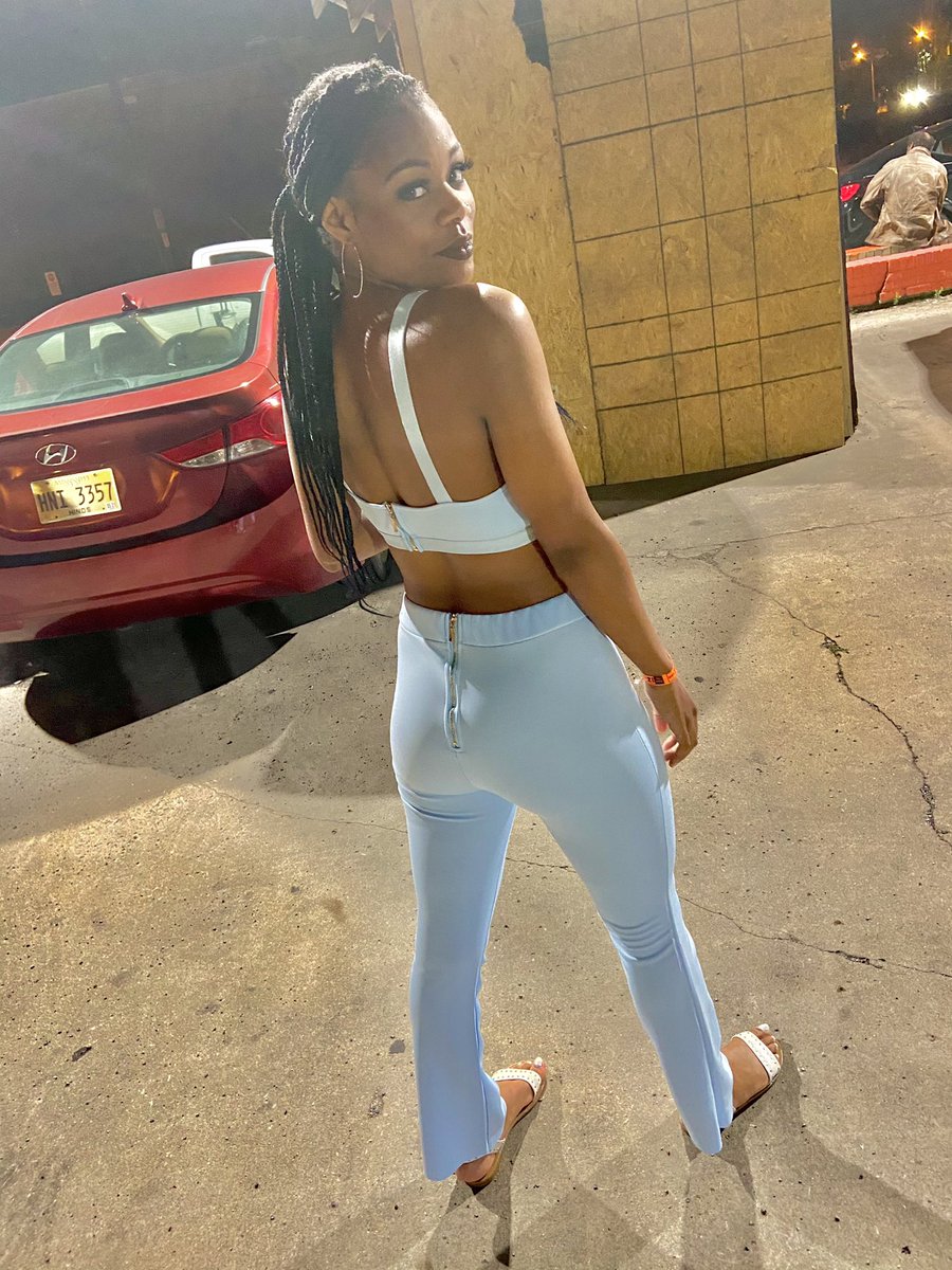 BobbyTheMan2x's tweet photo. I love taking my woman pictures😍I think I be smiling more than her😂😂 https://t.co/VmAgGJlttH