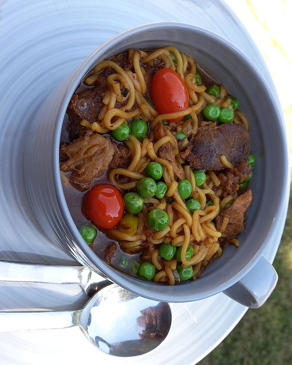 ChefRumbie's tweet photo. Yum Chums πππππ
Noodles, beef, peas, cherry tomatoes
#noodles #chefslife #chef #recipedeveloper #picoftheday #souschef #scoffersgobag #scoffbag #togoordersavailable #africanchef #theartofplating #privatchef #madeinzimbabwe #scoffmaster #chefrumbie https://t.co/5smVAYrwuj