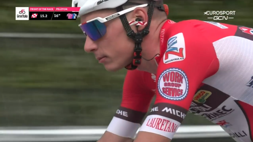 Pour être heureux, réconforté et épanoui, j'ai besoin de repères dans ma vie : boire un café le matin, caresser mon chien, écouter ma chanson préférée, voir Simon Pellaud dans l'échappée du #Giro...