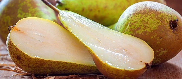 waswiressen's tweet photo. Birnen - Schonend behandeln und rasch essen: Der 26. Mai ist #TagderBirne. Zum Ende der Blütezeit weisen wir auf dieses vielseitige und schmackhafte #Obst hin, das ab August wieder unser heimisches Obstangebot bereichert ➡️ https://t.co/zeEYspcKyg #Birne #Regionalität https://t.co/6eoc2ErsWu