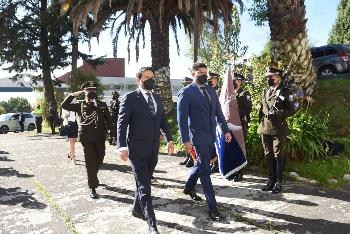 El ministro <a href="/martinezjg/">Gabriel Martínez Castro</a> resaltó el esfuerzo de la <a href="/PoliciaEcuador/">Policía Ecuador</a>, Intendencias y Comisarías, por sus acciones para que se cumplan las disposiciones del #COENacional que siguen vigentes para hacer que la pandemia sea más llevadera, porque todavía falta mucho para poder vencerla.