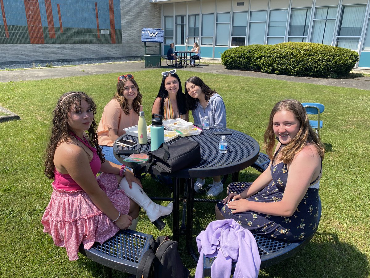 AaronRobb5's tweet photo. Last day of classes for #Wahconah Seniors! Boogying toward the end of the year with a 70s theme! @wahconahrhs @WRHSclassof2021 https://t.co/N6xdgdmNol