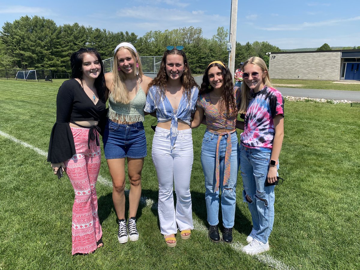 AaronRobb5's tweet photo. Last day of classes for #Wahconah seniors! Rocking out the 70s theme! @WRHSclassof2021 @wahconahrhs https://t.co/zGgXZMqFt9