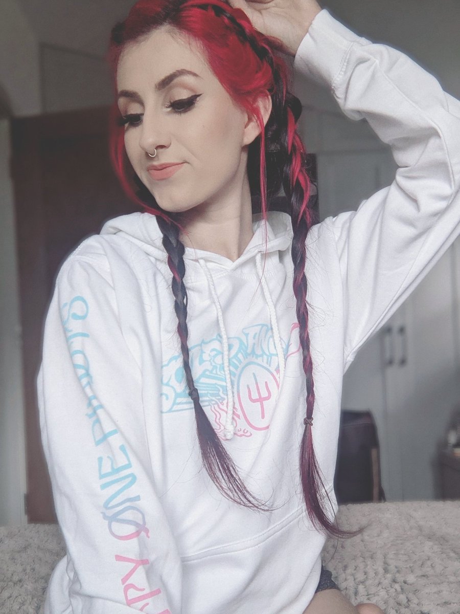 Knightenator's tweet photo. Teenage Knight, prepare yourself... I'm teaming up with @twentyonepilots to celebrate their new album Scaled and Icy which is out TODAY 👀😍 what a dream, pinch me pls

🚨WIN: I've got 3 merch boxes to giveaway to celebrate. Follow &amp; Retweet this post to enter (UK only) #ad https://t.co/UpdfUPij2b