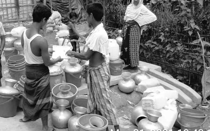DRFS_Official's tweet photo. In this hot season, the Rohingyas are dying due to lack of water supply in Bangladesh, Cox's Bazar. Especially In camp 27, teknaf, the Rohingya are facing so difficulties of water since long ago.
#WaterIssue
@Solidarites_Int @SavetheChildren @ngoforum_health @UNHCR_BGD @poppymcp https://t.co/jV0PodzQ0P