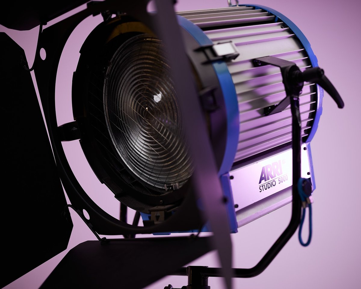 prostudiohire's tweet photo. There's always a place for Tungsten! Despite it's size, heat and power requirements - you can't quite beat the output of Tungsten lights when it comes to light quality. We recently measured our classic @arri Studio 5000 at a whopping 99.1 CRI. Beat that LED! https://t.co/LPfA9uNvyI