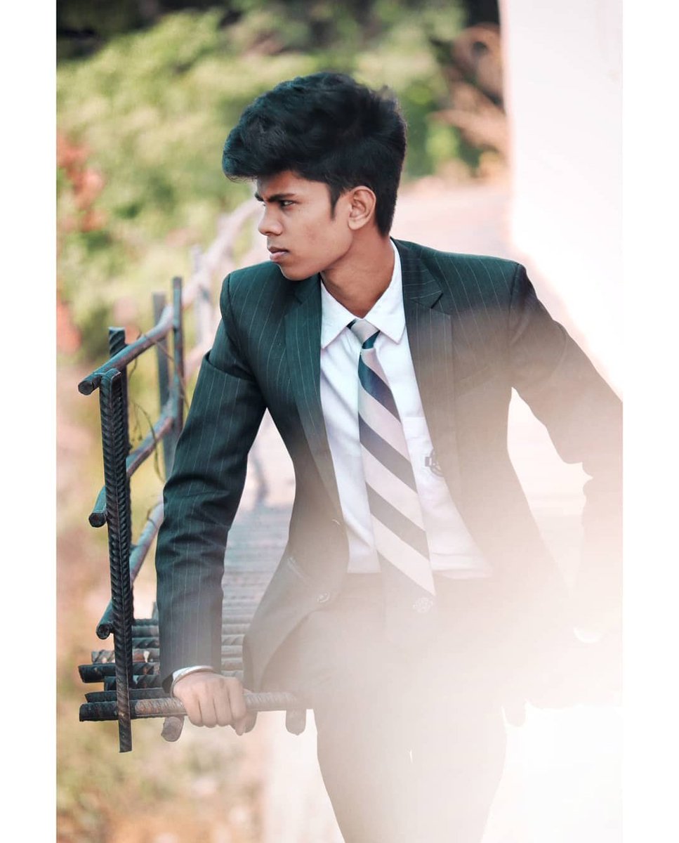aks_officials's tweet photo. "What you wear is how you present yourself to the world, especially today, when human contacts are so quick. Fashion is instant language."
#iihmbest3years
#day1IIHMJPRFinalProject
#HospitalityRocks
#ProfessionalAttire
#MotivationFriday https://t.co/7tBQKoId0G