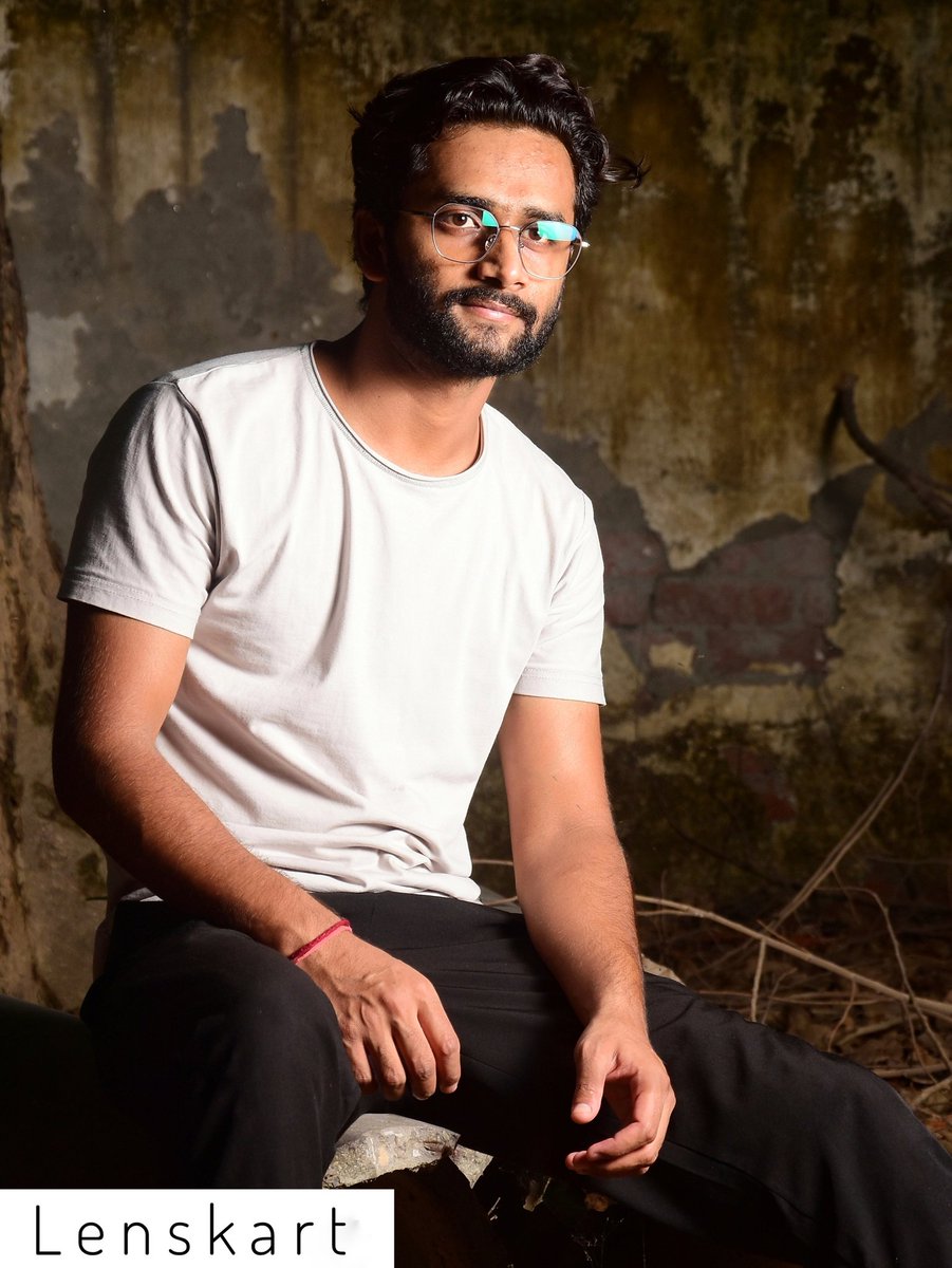 AyushSi18933936's tweet photo. Vincent chase
BLUE Block Phone & Computer Glasses
Gunmetal Black Full Frame Hexagonal
You Can Also Buy Sunglasses Online On @Lenskart_com
149265
Thanks To Lenskart For Delivery In Lockdown .
#lenskart #vincentchase #blueeyes #computerglass
Insta @Official_ayushsinghal https://t.co/fwB1ow81LE