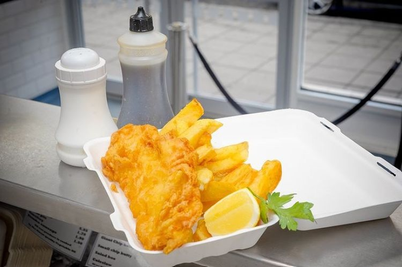 It’s another fabulous #Fryday! Let’s celebrate with the UK’s favourite Friday feast! #lovefishandchips