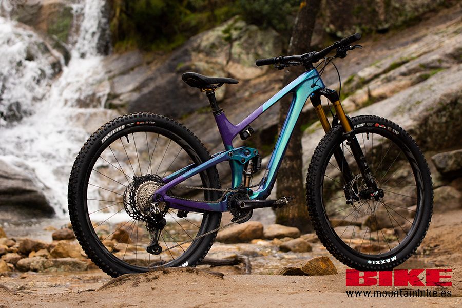 Giant_ESP's tweet photo. "Una bici pensada para fluir por los senderos como el agua por un río sinuoso. lo que ahora llaman “flow”".
El test de la #TranceXAdvancedPro ya en @revista_BIKE 
👉 https://t.co/QxDARcd70Z https://t.co/022NSjh3tz