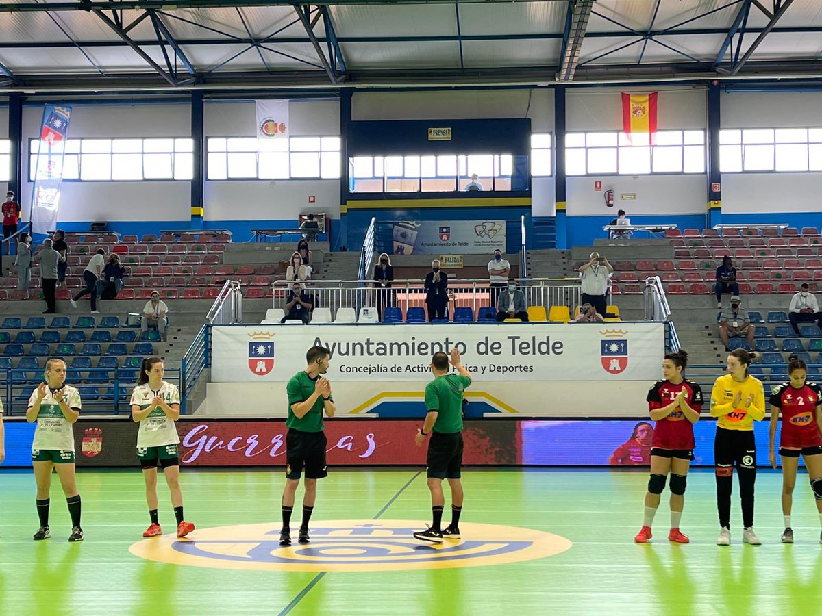 Arranca la #CopaReina2021 con un interesante partido entre <a href="/cbm_elche/">Atticgo Balonmano Elche</a> y <a href="/BMGranollers/">BM Granollers</a>. Ya tenemos con nosotros la gran fiesta del #BalonmanoFemenino en <a href="/Ayun_Telde/">Ayuntamiento de Telde</a>. Disfrutémosla, aquí o a través de <a href="/teledeporte/">Teledeporte</a> en sus casas. Muchísima suerte a los 8 equipos participantes. 👏🏻