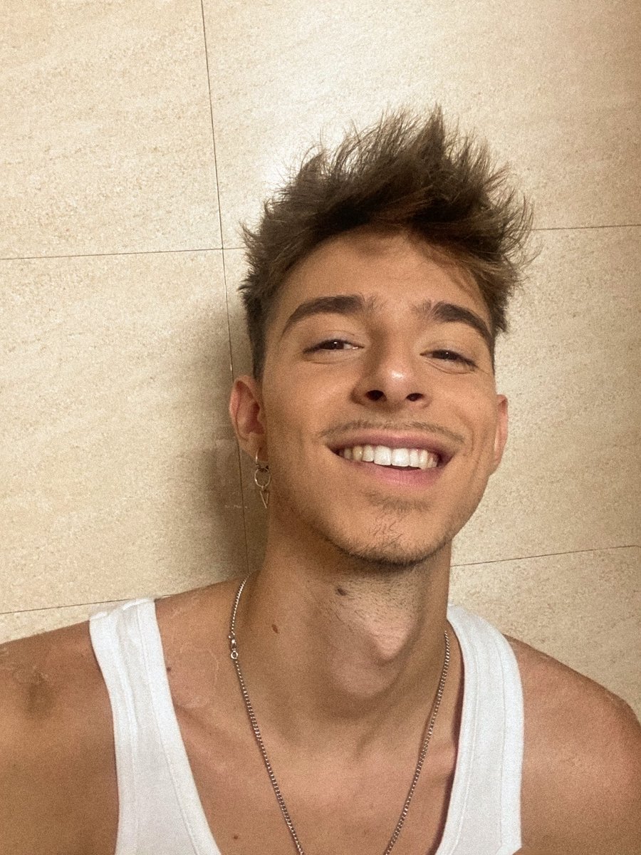 DavidParejoSing's tweet photo. feliz de contaros que en junio tenéis nuevo single y colaboración con Marta Quevedo en su canción también 😍✨🤘🏼 le damos a la música https://t.co/bpLduEg5oB