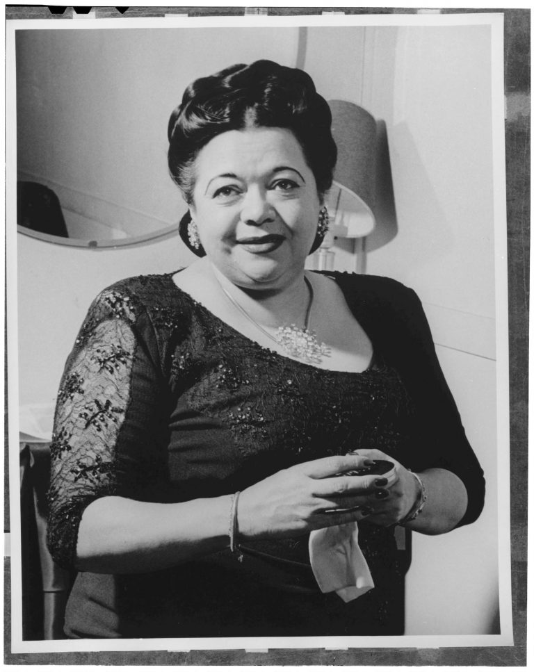 JazzSketches's tweet photo. Mildred Bailey, Aquarium, New York, ca. Aug. 1946 

📸  Gottlieb Collection

#Jazz #JazzSketches #Blues #MildredBailey https://t.co/7PqfDPNaqC