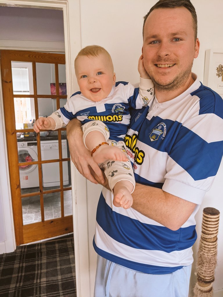 d_bizzo's tweet photo. All set for the @Morton_FC game tonight 🔵⚪🔵 buzzing to finally get back to a game 🍻

Thanks to @djdoddie88 for Zachs strip (now it finally fits 🤣) https://t.co/GbsbBbLgqk