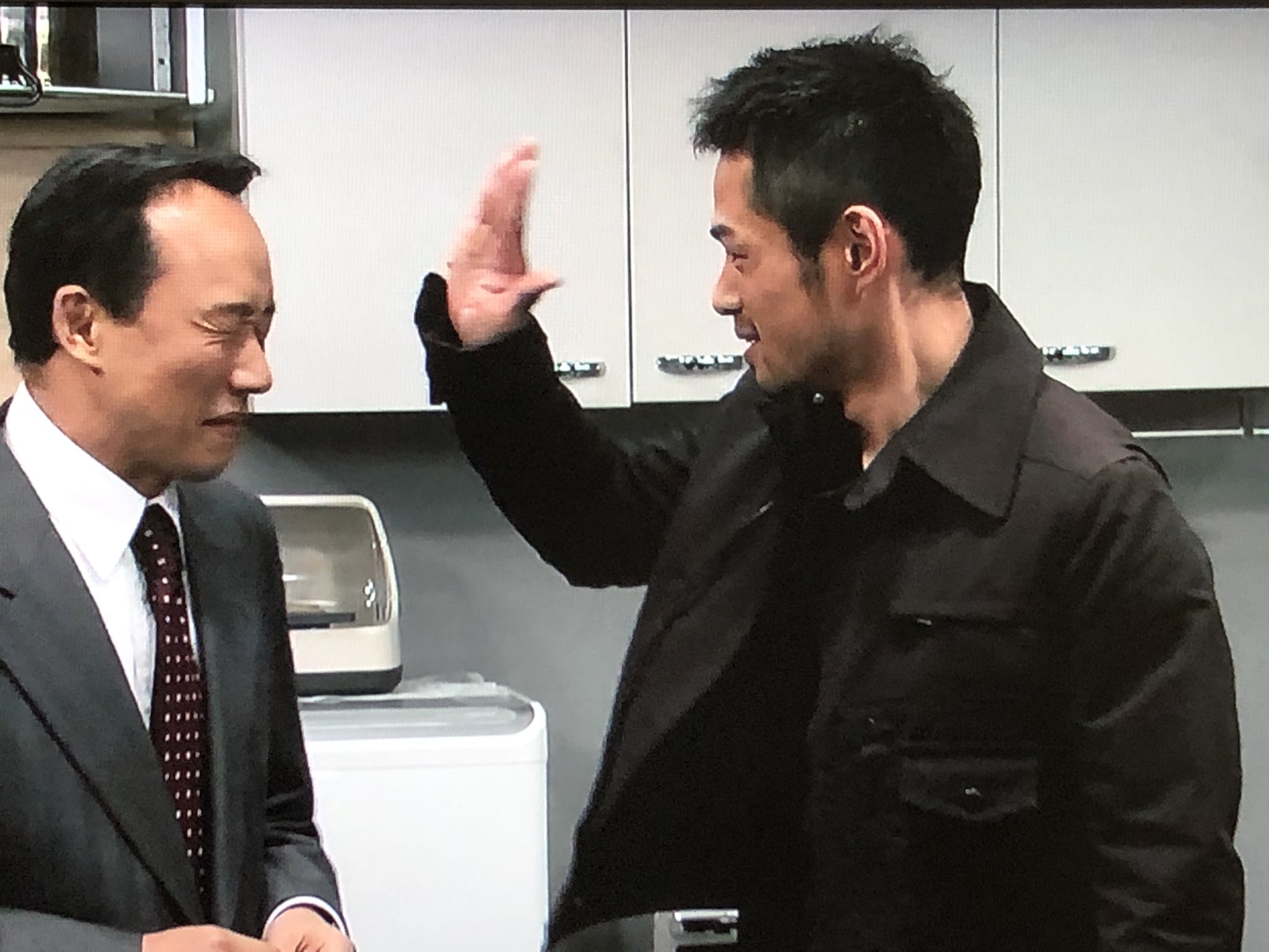 灯 古畑は 何度見ても面白いのが凄い 結末がわかっていても見たくなる イチローが今泉さんのおデコを叩くところ好き 古畑任三郎 T Co 5dmd4cfew2 Twitter