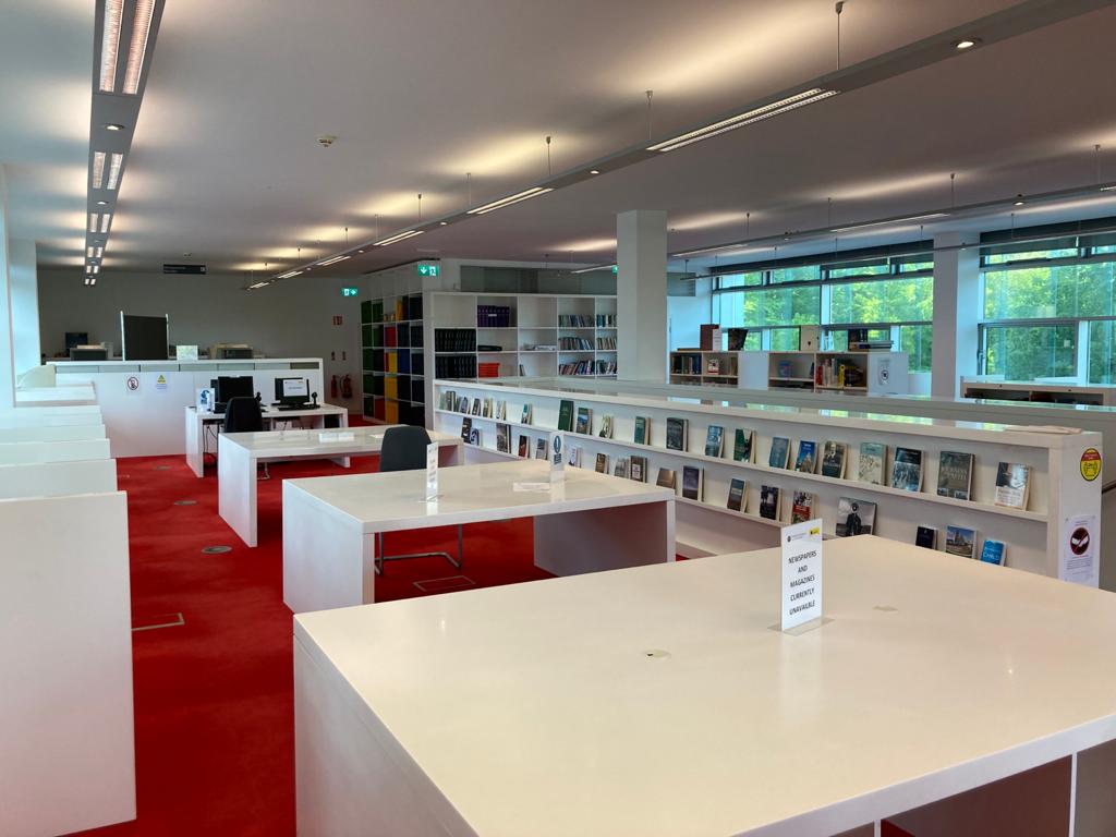 corkcolibrary's tweet photo. Our lending library in #LibraryHQ is welcoming back borrowers! They're open Monday to Friday,10am-1pm and 2pm to 5:30pm for browsing π
Upstairs, our #LocalStudies library is also open for business! You can still find #localhistory materials online at https://t.co/Aazb8bH8LQ βοΈ https://t.co/qpwx1ols3W