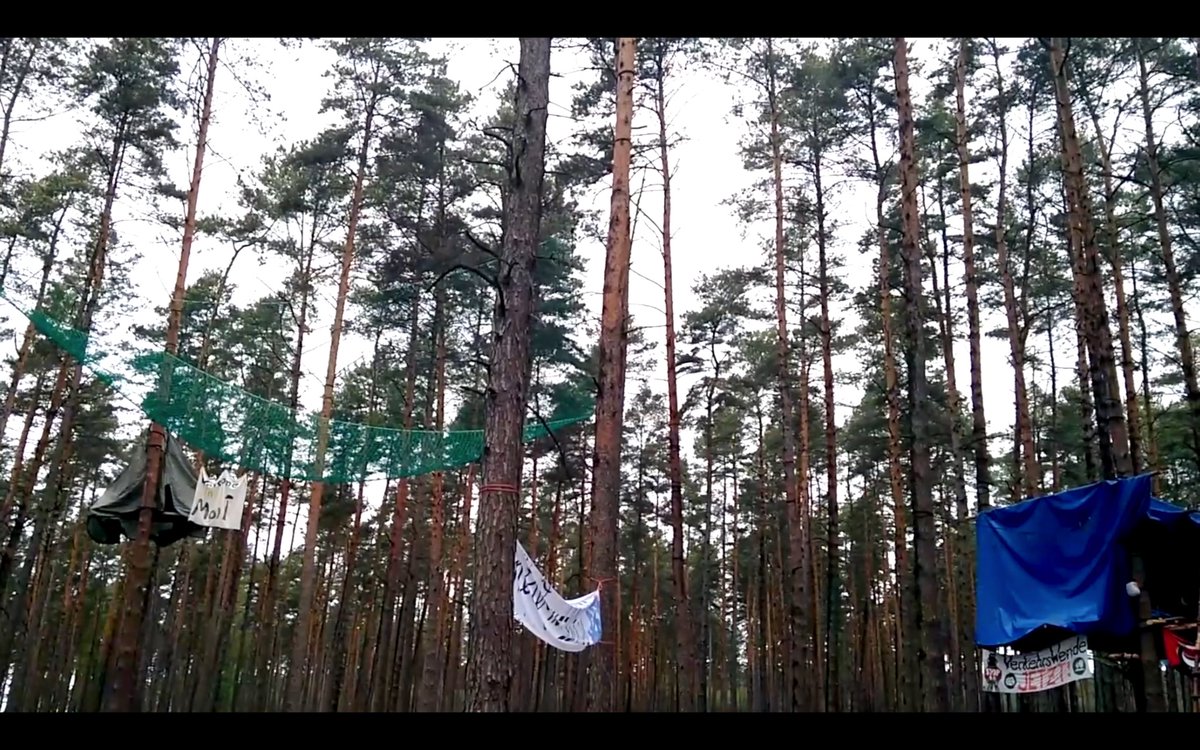 freundeskreisv's tweet photo. Our Video:
#ForestOccupation (#Waldbesetzung) #MoniBleibt near Seehausen (Altmark), part 2
https://t.co/1FPrxv1aS5
against Autobahn #A14, for #TrafficTurnaround & #SystemChange
Germany, 13.5.21
@KeineA14 @BleibtMoni
#keineA14 #Verkehrswende #Systemwende https://t.co/g5BgGA904q