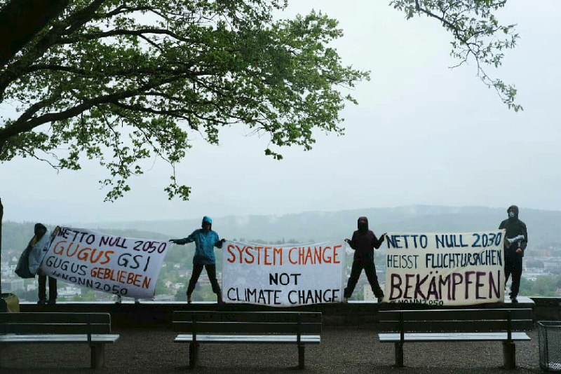 Es ist eins vor zwölf! Mit dem Klimaalarm, der in der ganzen Schweiz stattgefunden hat, wollen wir darauf hinweisen, dass uns nicht mehr viel Zeit bleibt, die Klimakrise aufzuhalten. 

Wir sehen uns heute Abend um 18:30 Uhr in der Steibi!
#StrikeForFuture
