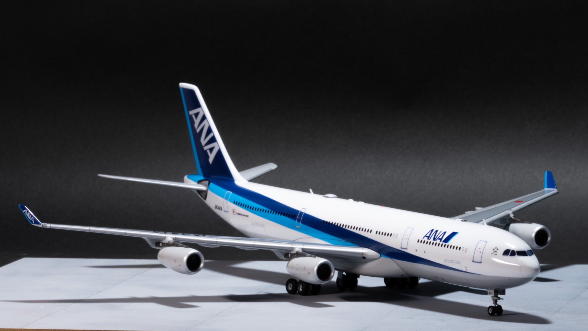 マキビシ小次郎 Ana A340 300 エバーライズ 1 0 完成です レジや各部の塗装など各イメージを元に アンテナ類は00年代後半くらいのイメージで作りました 旅客機プラモ T Co Ipgkt4bvqn Twitter