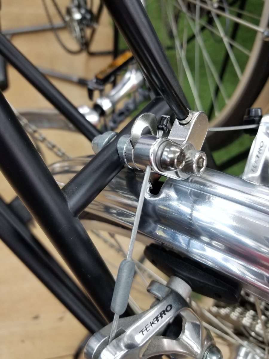 このカンチブレーキのチドリが良くできてて驚いた👀‼️ ワイヤー受けと