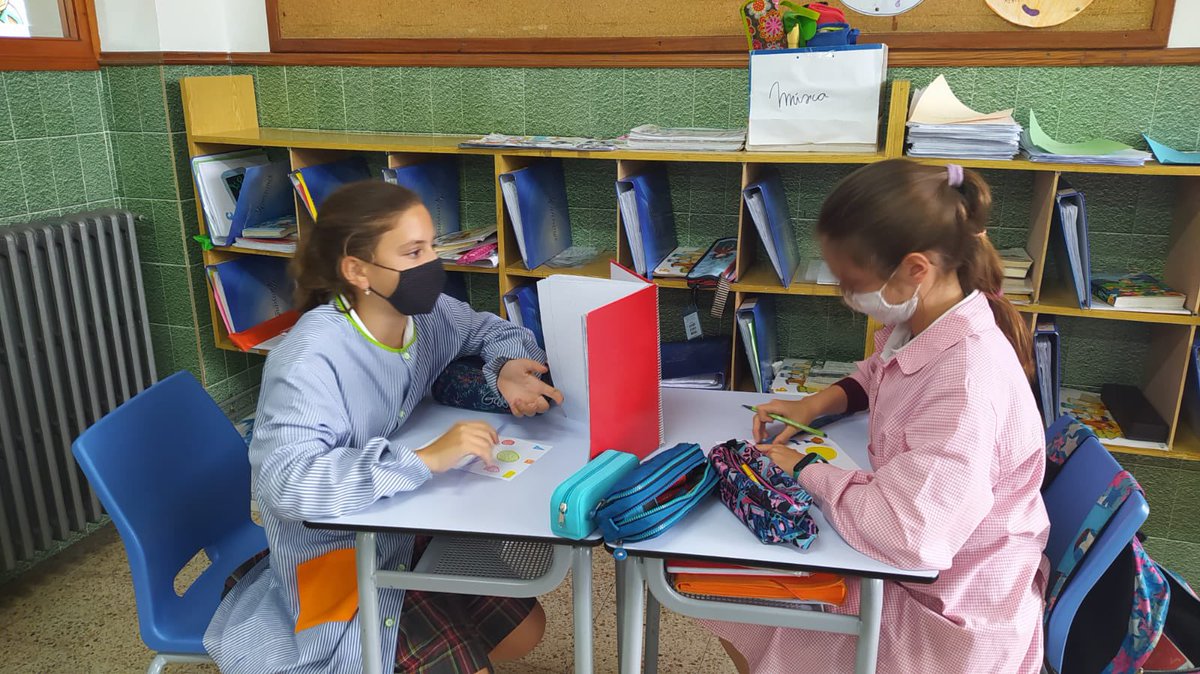 manyanetblanes's tweet photo. #5èEP Treball de l’escolta activa. Dibuixo el que el company/a em dicta. 🗣✍️ #blanes #josocmanyanet #tutoria #acciotutorial https://t.co/9Kyqbpiw9f