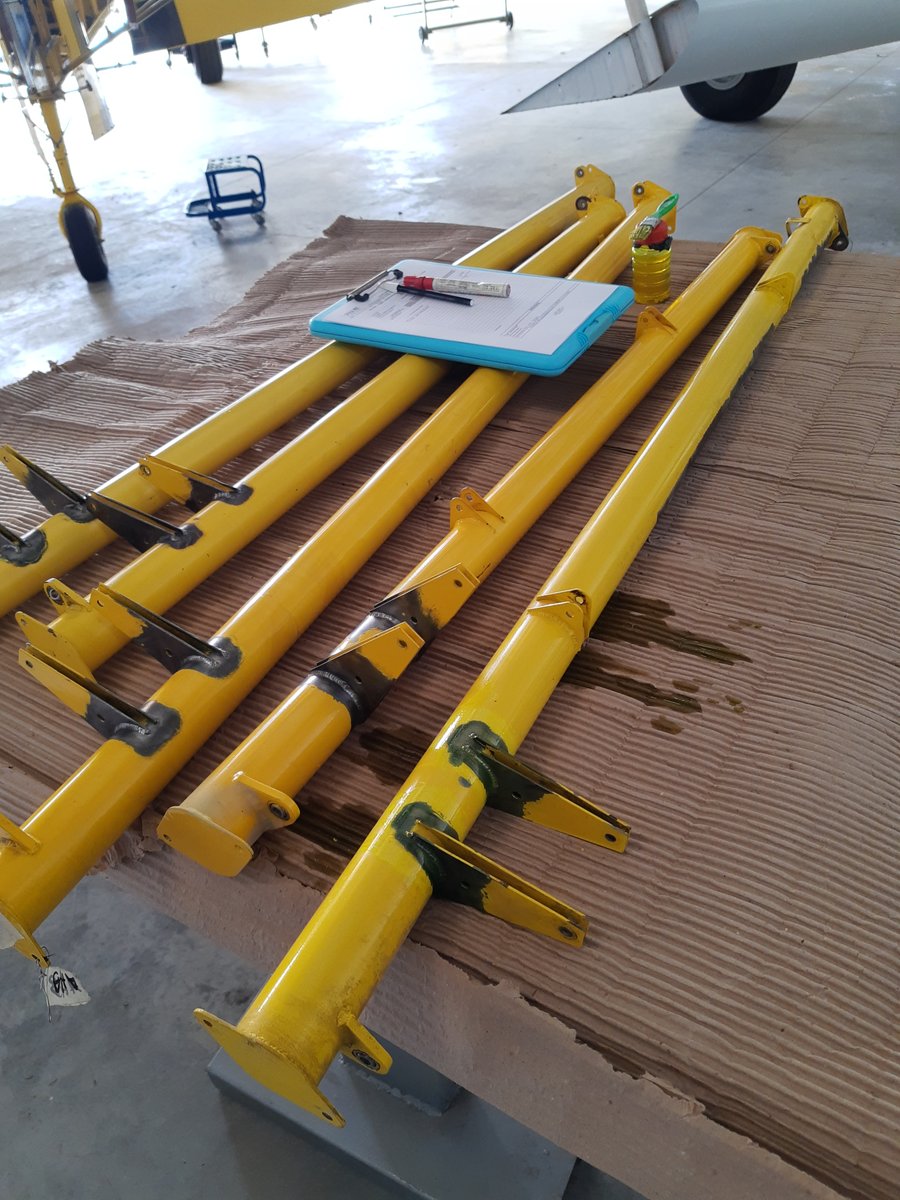 unitrados's tweet image. In the fascinating world of #aircraftstructures! #nondestructivetesting to comply with an AD that requires visual and dye penetrant inspections of the flap actuator attachment bracket welds for cracks (#airtractor). By SPALA NDT S.A. at Aerotécnica Rosario #aircraftstructures