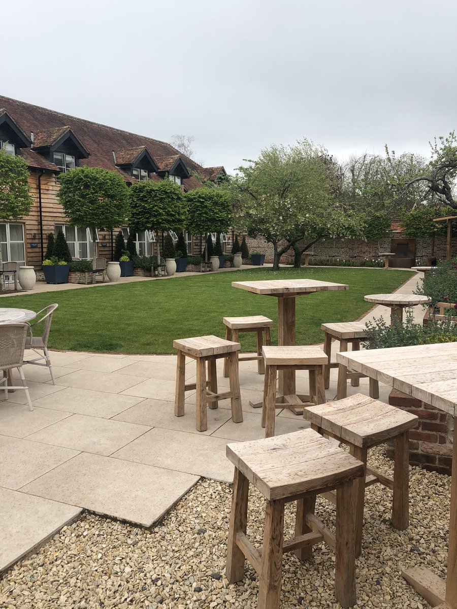 HampshireFare's tweet photo. We’ve been tripping The Test this week, stopping off @The_GrosvenorSB for a chin wag and tour. Did you know they have a room called The Danebury @DaneburyFizz and a great covered outdoor dining area ‘La Hutte’ Not to mention the stylish dining room and beautiful gardens. Enjoy! https://t.co/Ofu40T64BO