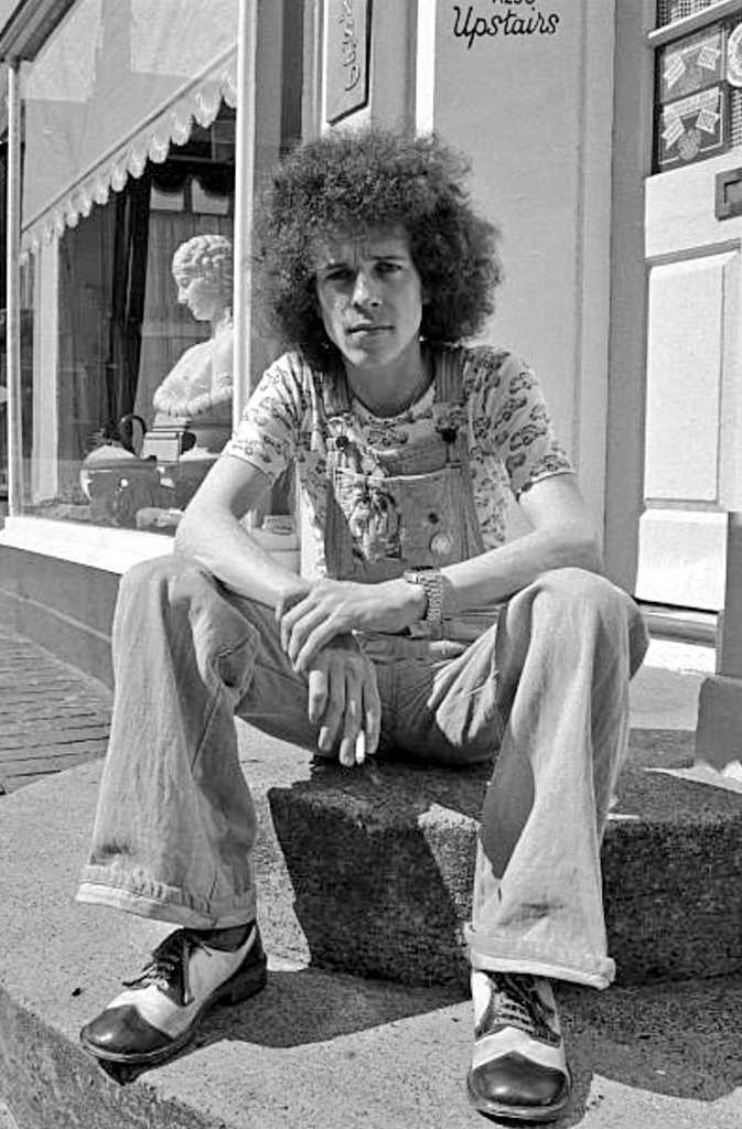 Happy Birthday to British singer songwriter Leo Sayer, born on this day in Shoreham-by-Sea, Sussex in 1948.   