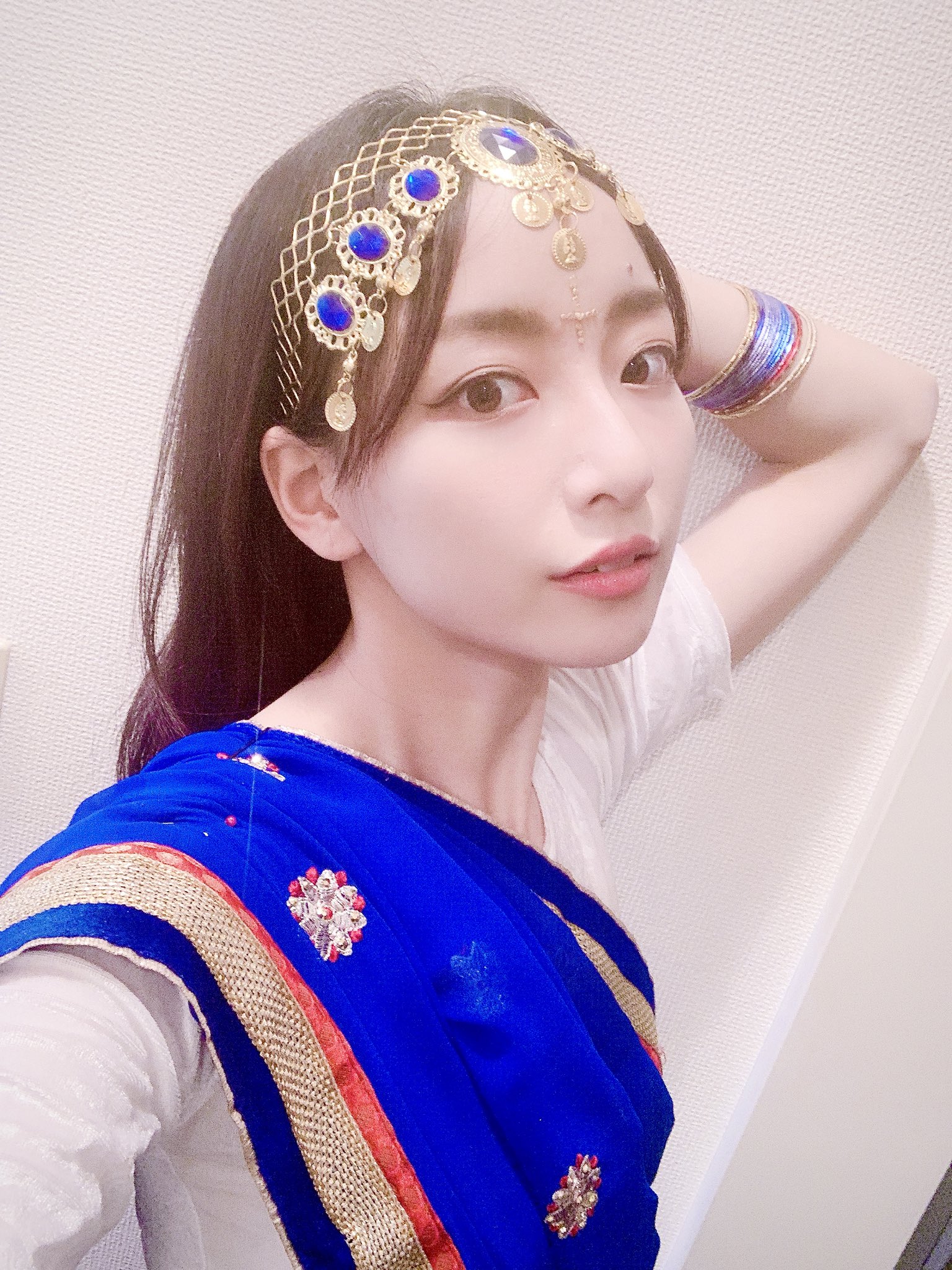 長谷川 萌美 Bitter Sweet ビタスイ 今日は実写版アラジンの放送ですね 架空の国のお話なんだそうですが ジャスミンが着ているのはインドの民族衣装やベリーダンスの衣装が近いそうです インドのサリーを着た時の写真を置いておきます サリー