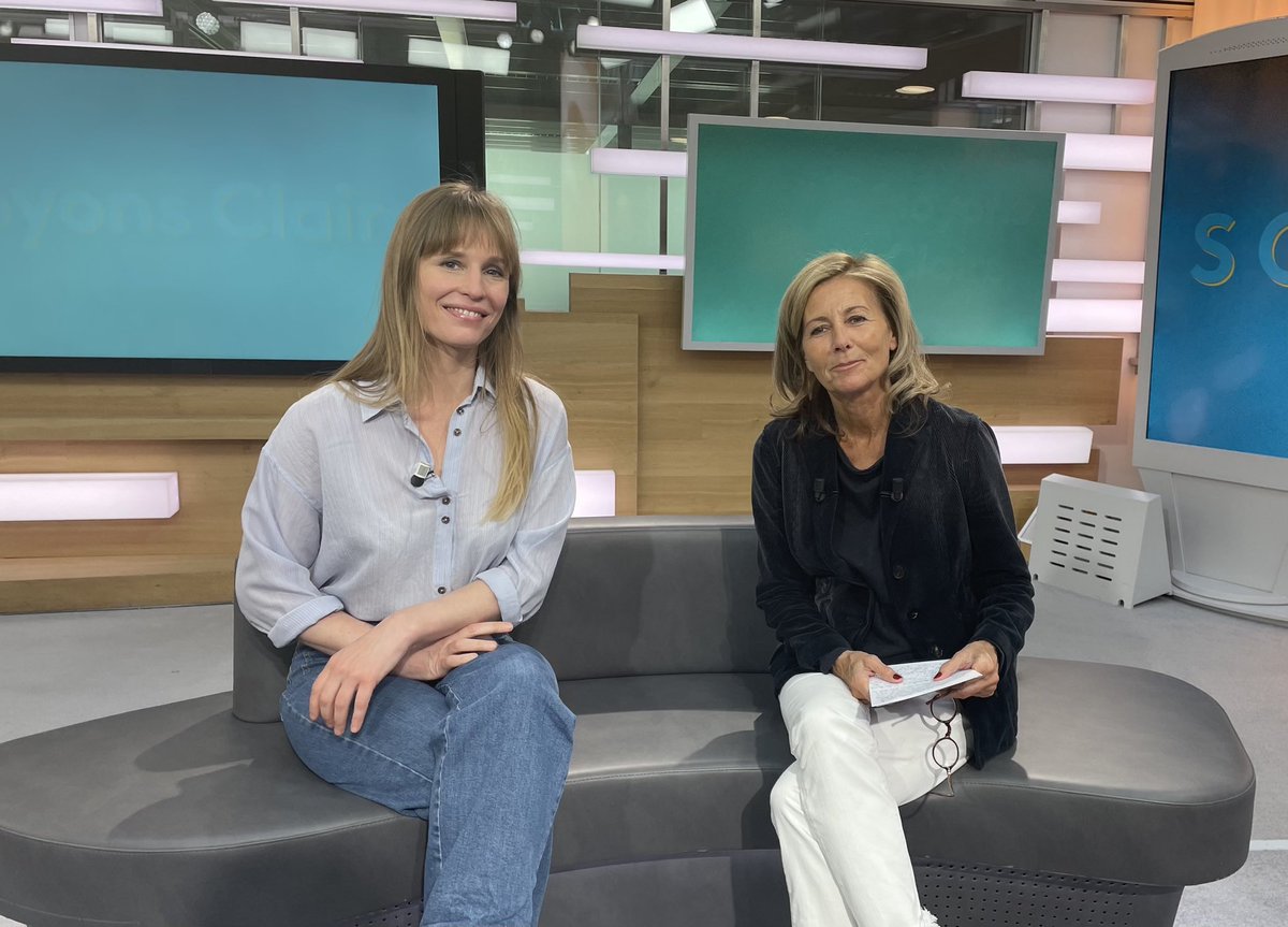 ▶️🖥💻📱@Claire_Chazal reçoit demain soir, dans « Soyons Claire », la romancière Adeline Dieudonné, pour son nouveau livre 'Kérozène' @Ed_Iconoclaste 📍RDV demain à 21h sur #franceinfo canal 27 #EtToutEstPlusClair