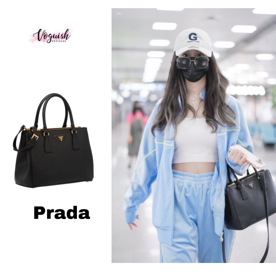 VoguishY's tweet photo. Clothes｜李宁｜ @lining 
Bag｜Prada｜@PRADA
Cap｜GYDA｜@GYDA_com 

📷cr：@ Helicopter-徐艺洋 

 #xuyiyang #徐藝洋 #YIYANG  #fashion #Chuang2020 #yiyang #xyy #이양  #徐艺洋 #艺洋 #Gravity #Pierrot #superpower https://t.co/BxUbT6BCn8