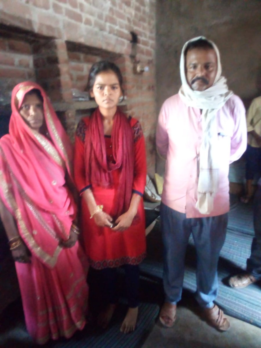 ssashram's tweet photo. SSA saved a girl's life... succeeded in stopping a #childmarriage at mau, Chitrakoot @MinistryWCD @MoHFW_INDIA  @MinistryWCD childmarriage #socialwelfare #socialwellbeing #communitydevelopment
ा https://t.co/bmFNOL5QR6 https://t.co/Oyc1ENr9Zw