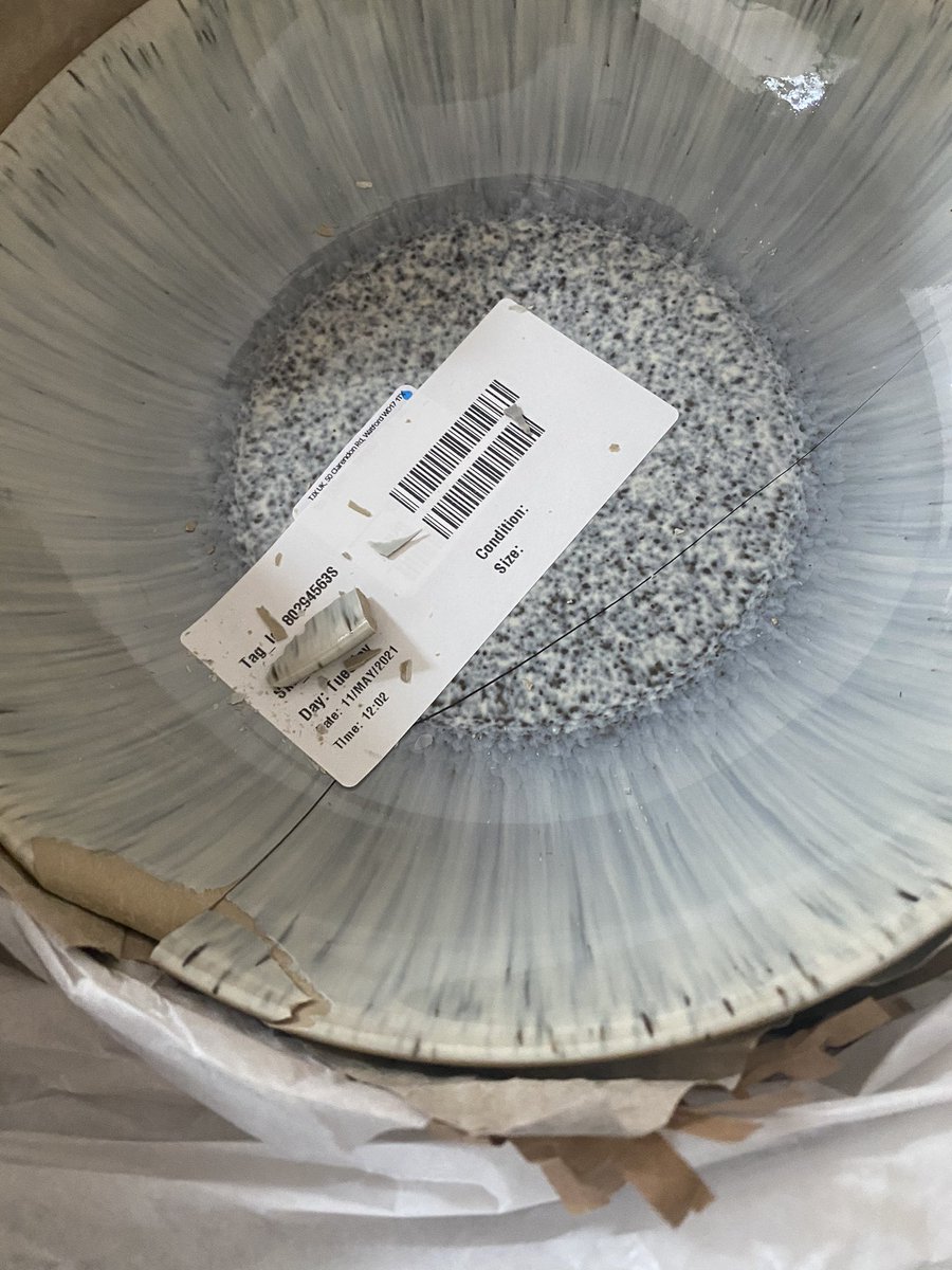 CharLily21's tweet photo. @TKMaxxHelp 2/8 of the Denby pasta bowls I ordered have arrived smashed 😭. So upset as they aren’t online anymore https://t.co/3aaToAJInI
