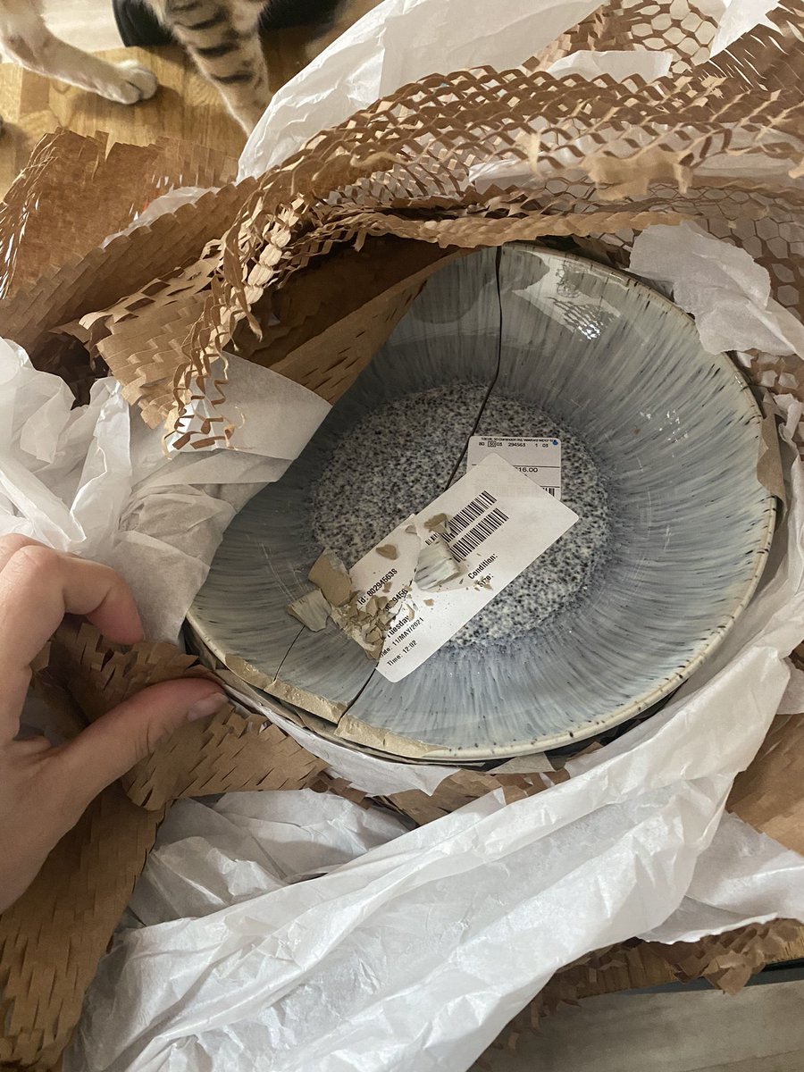 CharLily21's tweet photo. @TKMaxxHelp 2/8 of the Denby pasta bowls I ordered have arrived smashed 😭. So upset as they aren’t online anymore https://t.co/3aaToAJInI
