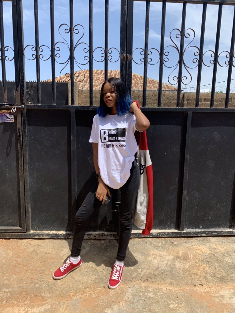 diamantexyz's tweet photo. If you’re waiting to get there, there is no ‘there’. It’s just you, continuing your journey everyday.
Celebrate your wins no matter how small. - Tunde Onakoya

This is me celebrating this phase of my journey&amp;saying I really did that!!
Baddie bagged a degree❤️
Do am if e easy!! https://t.co/i9hr2Xo00I
